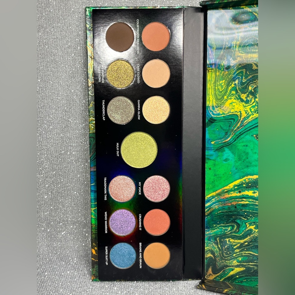 👀Urban Decay She Hulk Eyeshadow Palette 👀